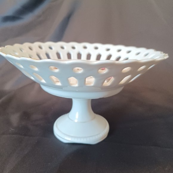 Vintage Footed pedestal bowl with gold trim and scalloped edge. Made in Japan. - Picture 9 of 11